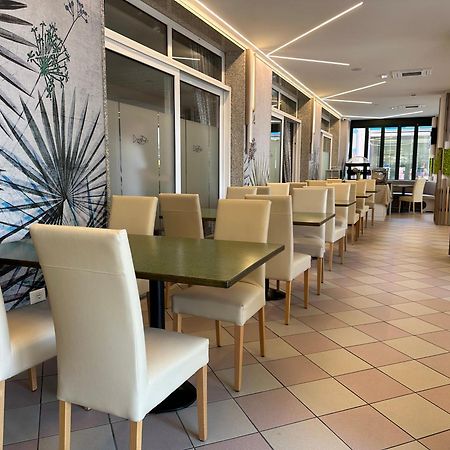 Hotel Storione Лідо-ді-Єзоло Екстер'єр фото
