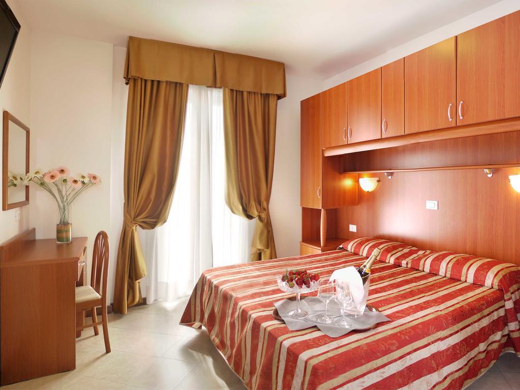 Hotel Storione Лідо-ді-Єзоло Екстер'єр фото